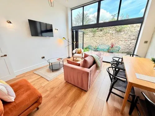 The City Nest - Sleeps 7 - Free Off Street Parking photo 2