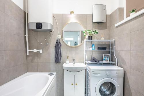 Modern & Functional Comfort With AC by NW, Budapest (photo 3)