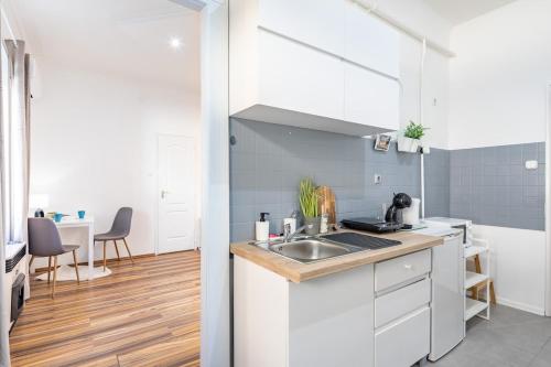 Modern & Functional Comfort With AC by NW, Budapest (photo 4)
