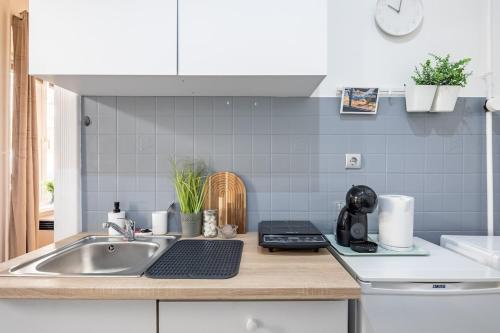 Modern & Functional Comfort With AC by NW, Budapest (photo 5)