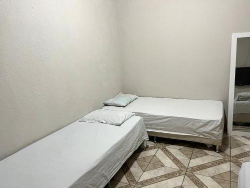 3 twin beds
