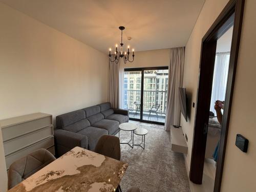 Elegant 1-Bedroom The Crest, Near Downtown Dubai, Dubai (photo 2)