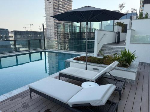 Elegant 1-Bedroom The Crest Near Downtown Dubai - image 12