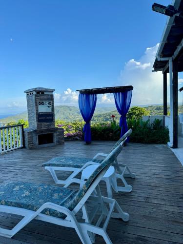 สระว่ายน้ำ, Breezy Castle Villa with private pool overlooking the Sea and Blue Mountains in พอร์ต มาเรีย