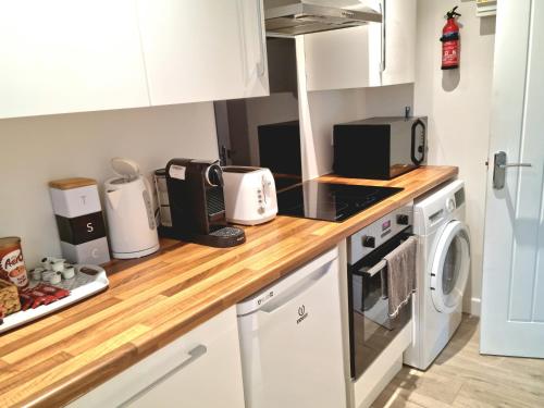 Morden Place, Free Parking & Private Entrance in Bournemouth Suburbs