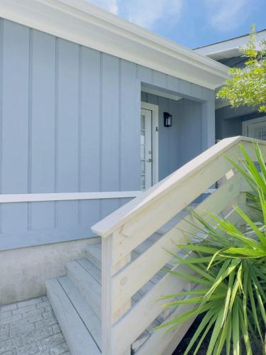 Bright & cozy 2BR 2BA beach retreat A - image 3