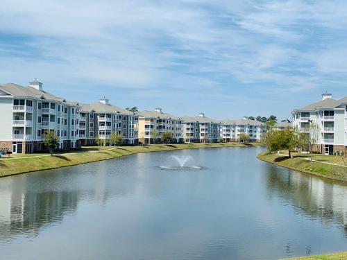 Radiant and bright condo in the center of MB - image 5