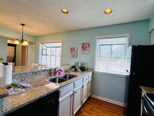 Bay Tree great 1BR apartment - image 12