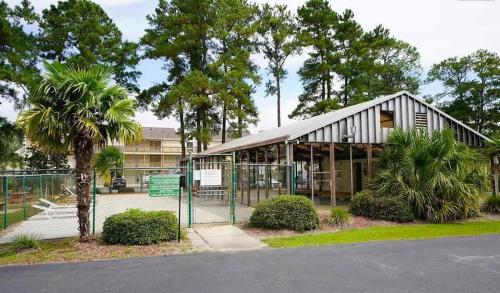 Bay Tree great 1BR apartment - image 3