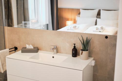 Park Avenue Apartments - Dom mit Stil - Küche - Parkplatz - WLAN - 65 Zoll TV - NETFLIX, Köln (Foto 7)