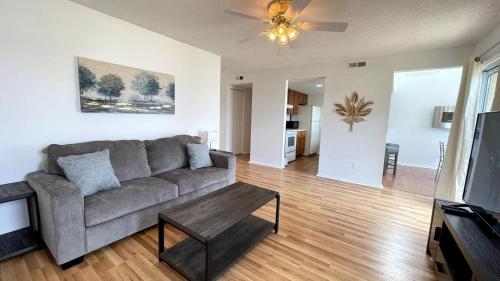 LR1 Bay Tree 1 bedroom condo with pool - image 3