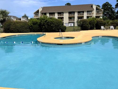 LR1 Bay Tree 1 bedroom condo with pool - image 5