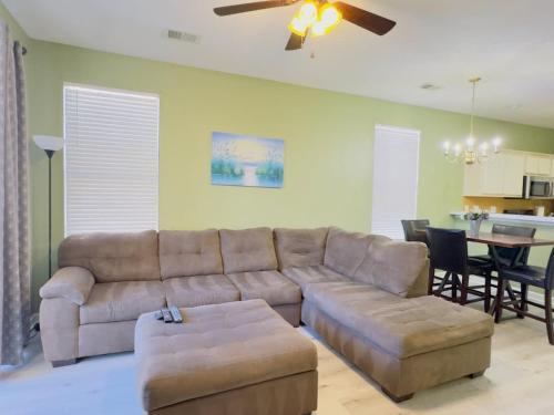 Fairway Nest Getaway 2BR condo at River Oaks