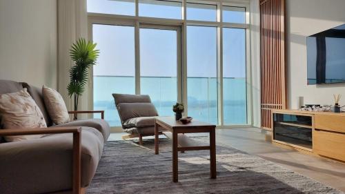 Unique JP Apt in Private Beach, Dubaj