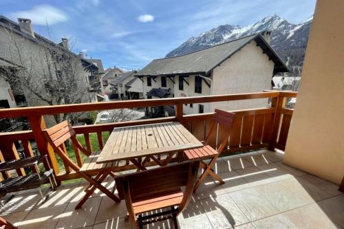 Nice Apartment With Balcon View On The Mountain - Location saisonnière - Le Monêtier-les-Bains