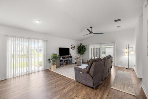 Spacious 2BR in The Villages With Golf Cart and King Bed