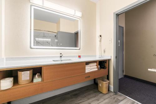 America's Best Value Inn & Suites-Livingston - image 11