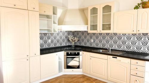 ART room with rooftop prosecco picnic or breakfast in Ceske Budejovice