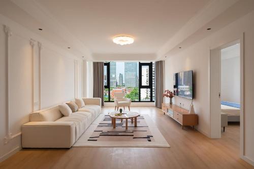 EHUB - Bright Chic 3Bedroom with High Floor at Lujiabang Subway