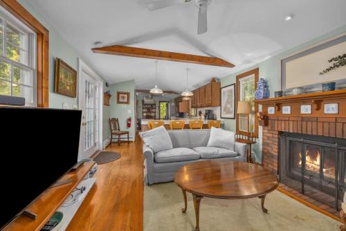 Historic Saugatuck -Walk to Lake Shops and Dining