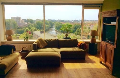 Welcoming Apartment with Character & Great Views