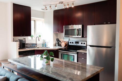 Walk to Convention Center, Paramount, Pike Place Market, Capital Hill, Parking Available in First Domb