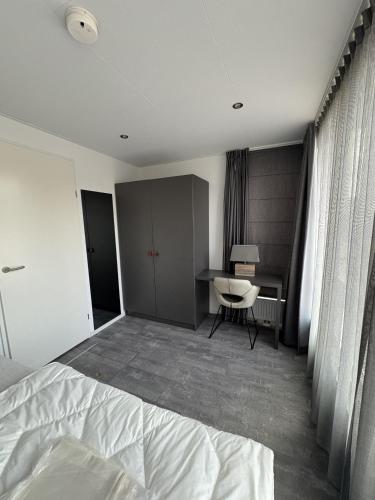 De Maasterp - Woonboot 5 in Laak