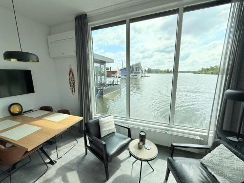 De Maasterp - Woonboot 21, Montfort (foto 8)