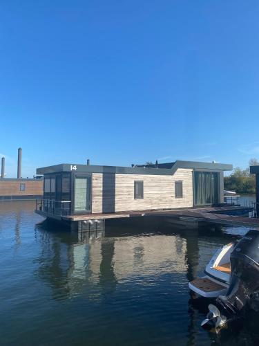 De Maasterp - woonboot 14, Montfort