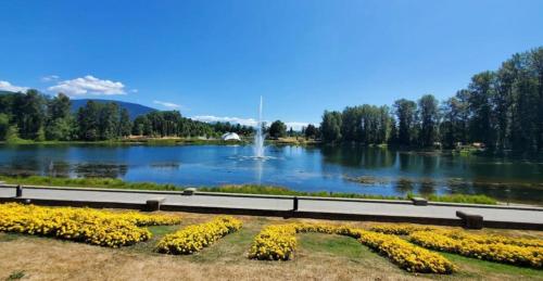 Modern unit on Burke Mountain - FIFA 2026 in ท่าเรือโคควิทแลม (BC)