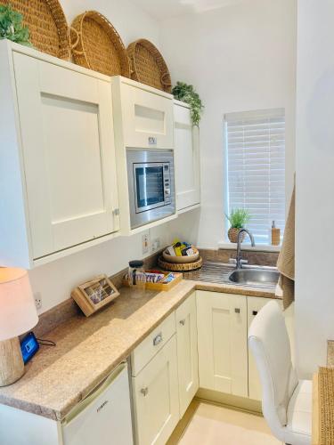 1 Bed Flat - Sleeps 2 - Parking - Garden in 埃格林頓