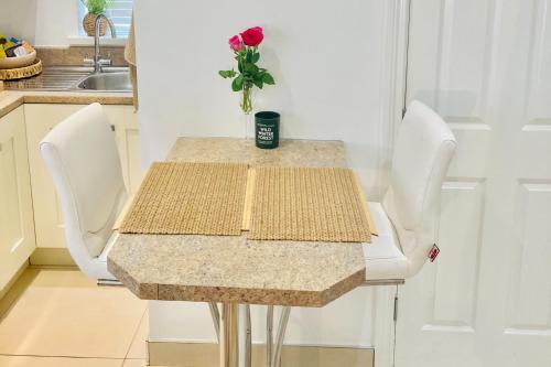 1 Bed Flat - Sleeps 2 - Parking - Garden in 埃格林頓