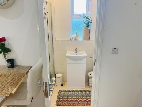 1 Bed Flat - Sleeps 2 - Parking - Garden in 埃格林頓