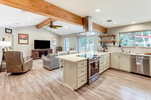 Gorgeous San Marco Home with Patio and Grill! in San Marcos, USA
