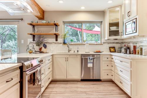 Gorgeous San Marco Home with Patio and Grill! in San Marcos, USA