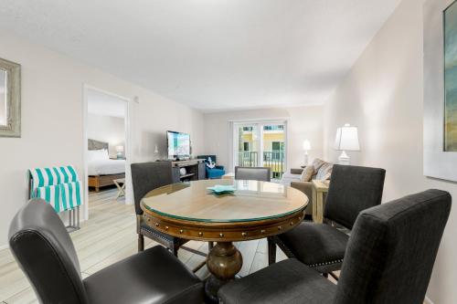 Palm Bay Club By Beachside Management