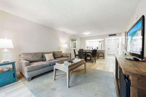 Palm Bay Club By Beachside Management