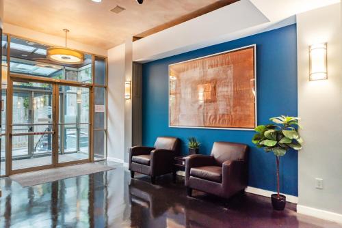 Walk to Convention Center, Paramount, Pike Place Market, Capital Hill, Parking Available in First Domb