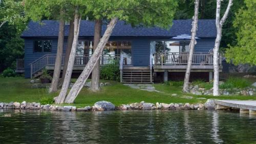 Olga's Bay Lake House in Windermere (ON)