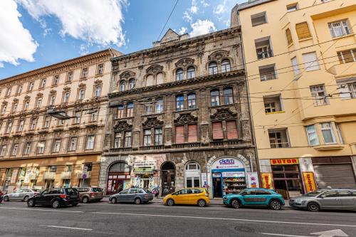 Grand Boulevard Apt Cozy Charm AC, Huge Smart TV