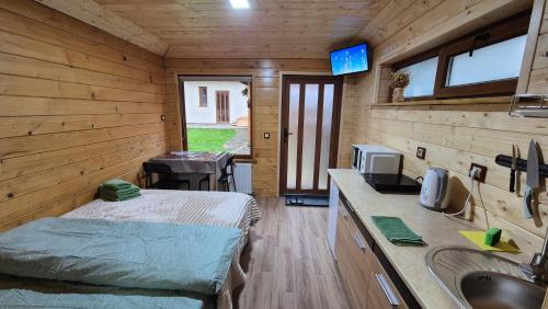 Гори Вражень, Skole