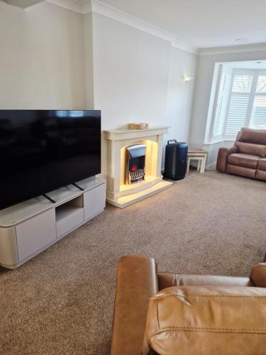 Beautiful & Spacious 6 bedroom house