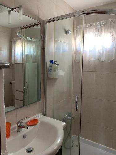 Pomares Country House in Paderne