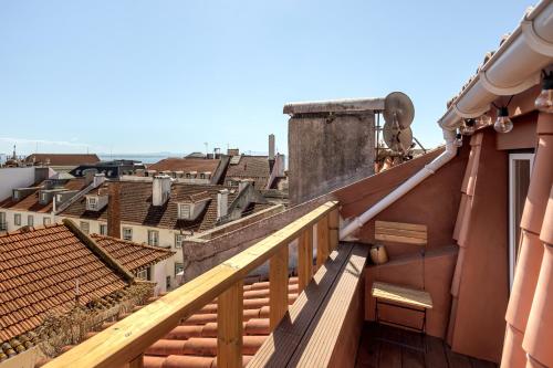 Bairro Alto Rooftop with Balcony and View by Homing - image 13