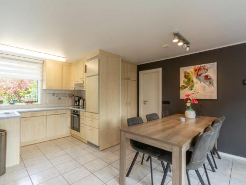 Huisje Prima - Gemutliches Ferienhaus fur 8 Personen in Sint Maartensvlotbrug