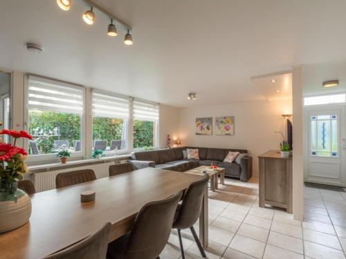 Huisje Prima - Gemutliches Ferienhaus fur 8 Personen in Sint Maartensvlotbrug