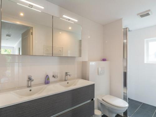 Huisje Prima - Gemutliches Ferienhaus fur 8 Personen in Sint Maartensvlotbrug