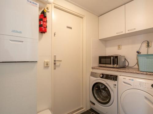 Huisje Prima - Gemutliches Ferienhaus fur 8 Personen in Sint Maartensvlotbrug