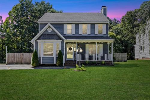 Cozy Home Away from Home- 10MIN From DT Durham