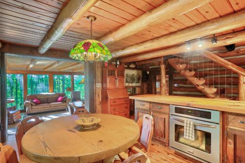 Log Home -wifi-pet Friendly-pavilion in คลาเรียน (PA)